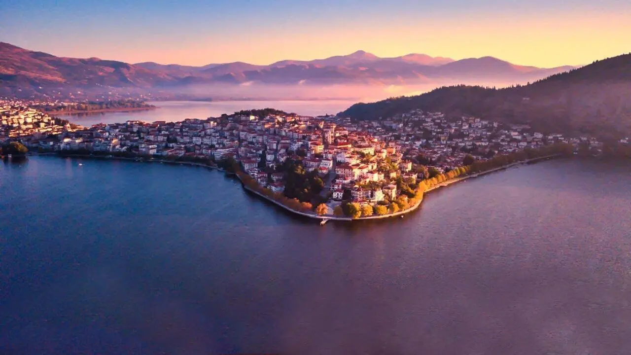 Εκδρομή στην Καστοριά από Θεσσαλονίκη - λίμνη Ορεστιάδα γουναράδικα